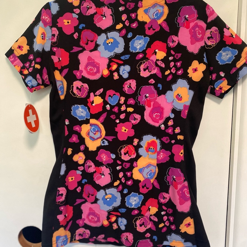 Scrub Top - Picture 3 of 4
